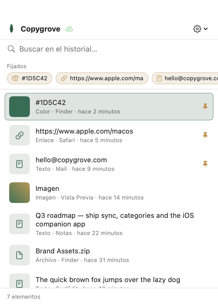 Panel de historial de Copygrove con la barra de búsqueda, la tira de elementos fijados y una lista de clips recientes: un color, un enlace, un correo, una imagen y varios textos.